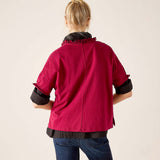 Back view of the berry ruffle tee with black trim and denim jeans.