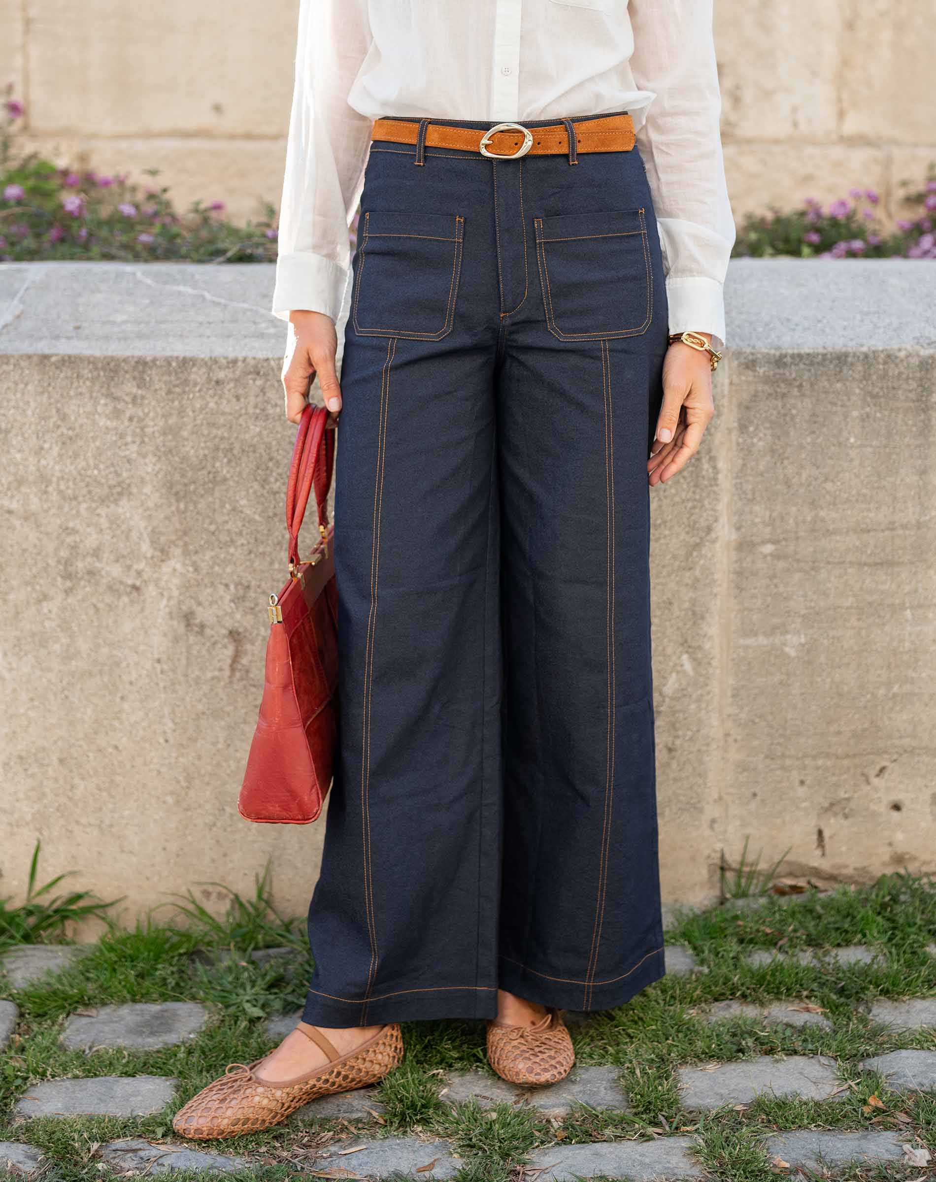 Rinse blue woven wide-leg pants with contrast stitching and front pockets.
