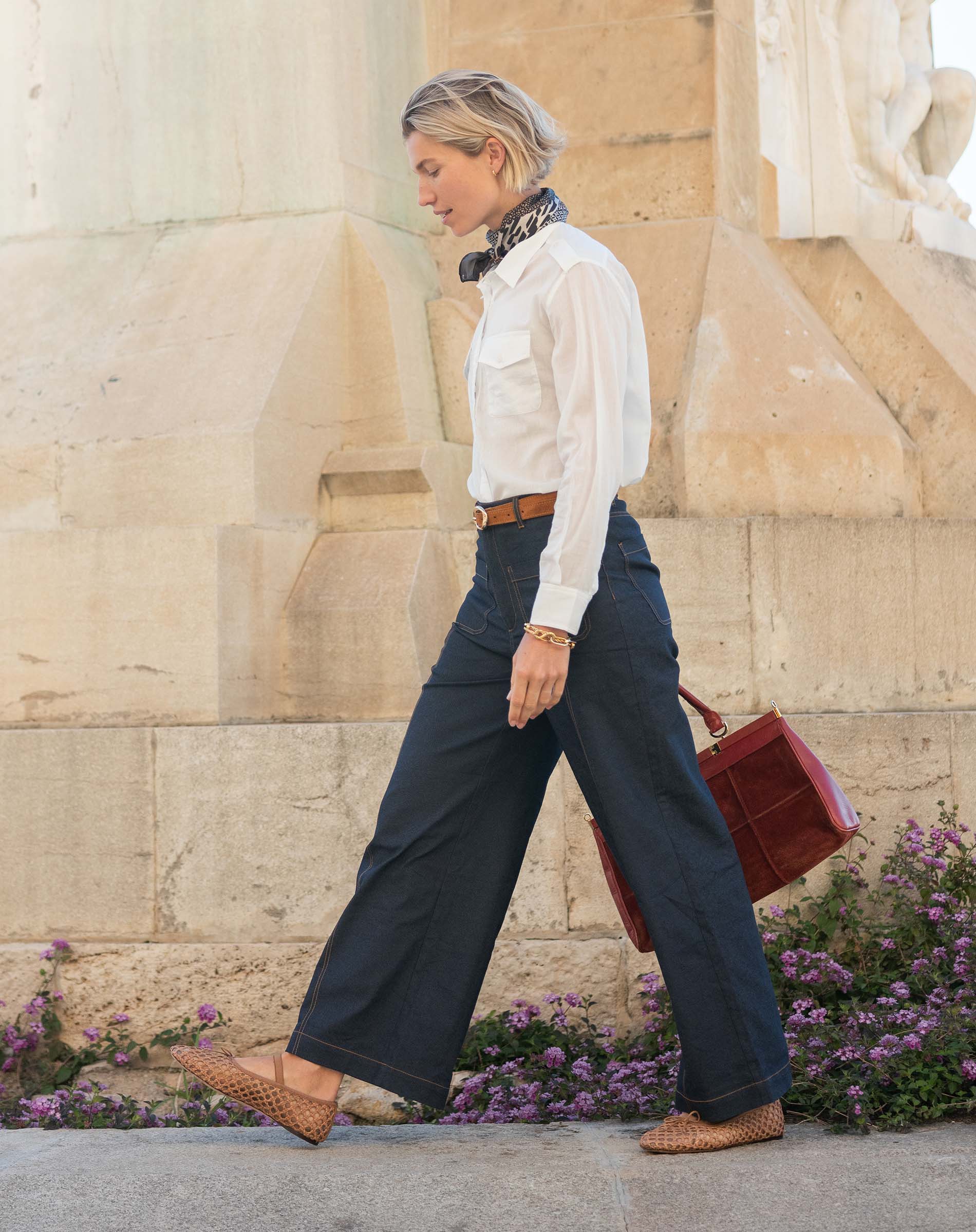 Rinse navy woven pants with a wide leg and cropped hem.
