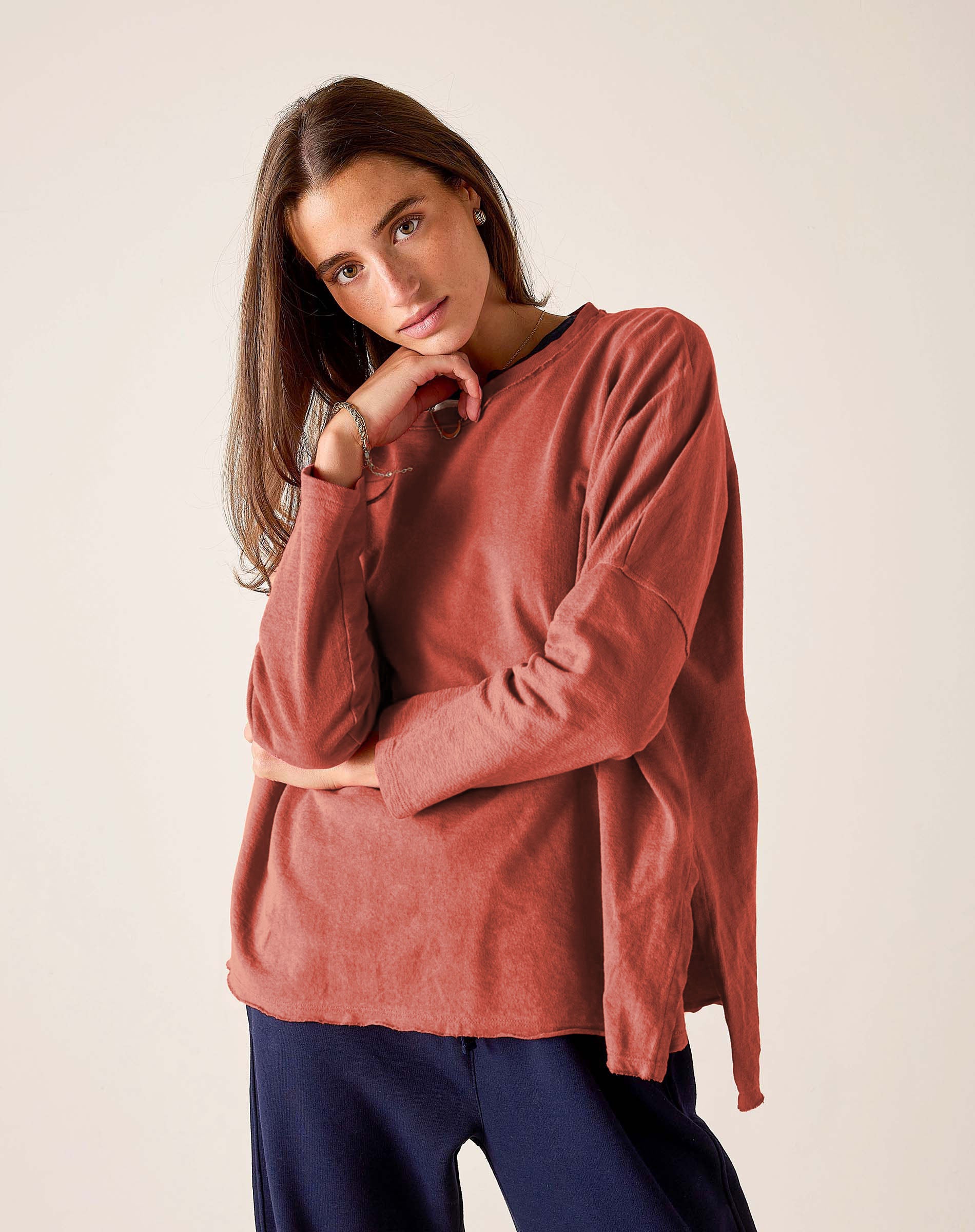 MERSEA women's travel-friendly cayenne rustic knit tee with long sleeves and a relaxed fit.