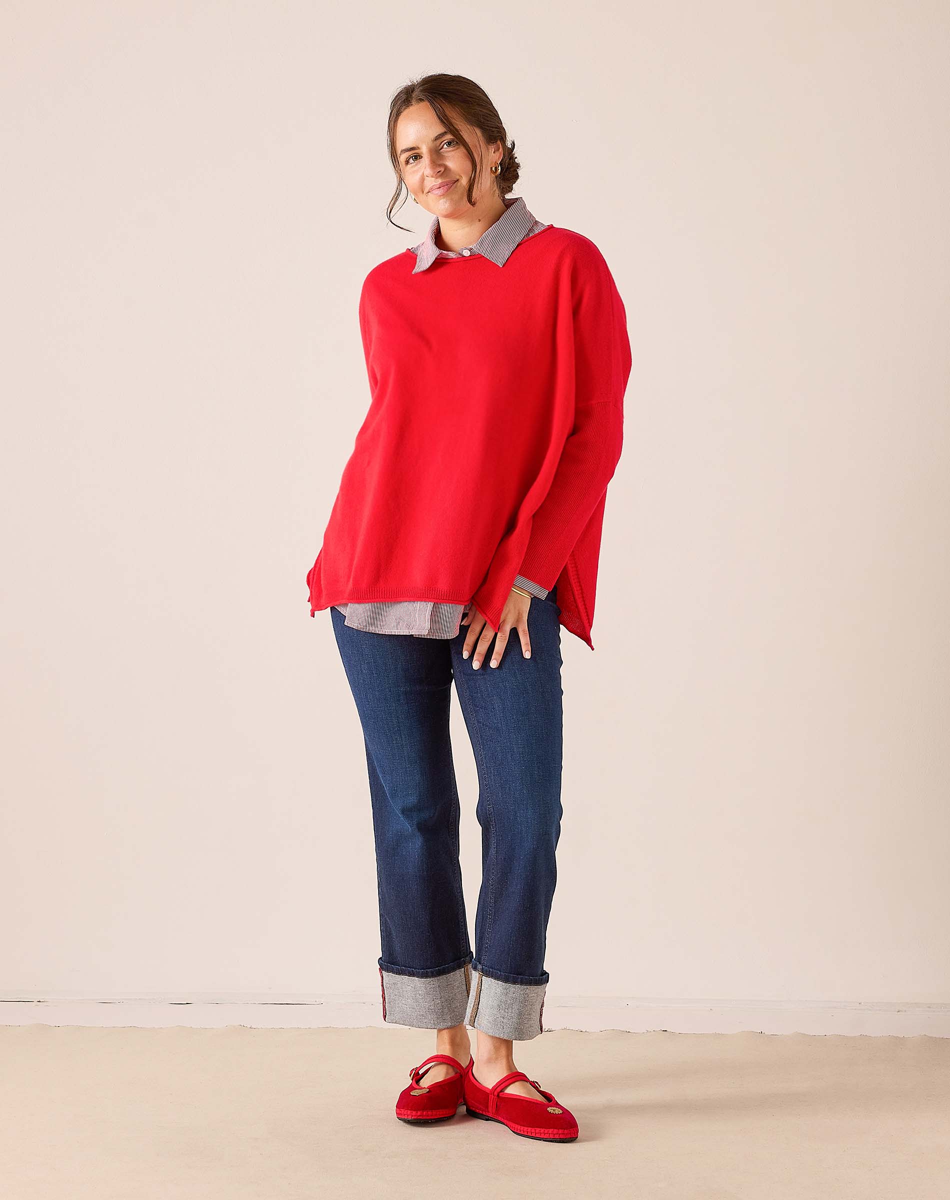 Scarlet red oversized knit cashmere sweater with relaxed fit.