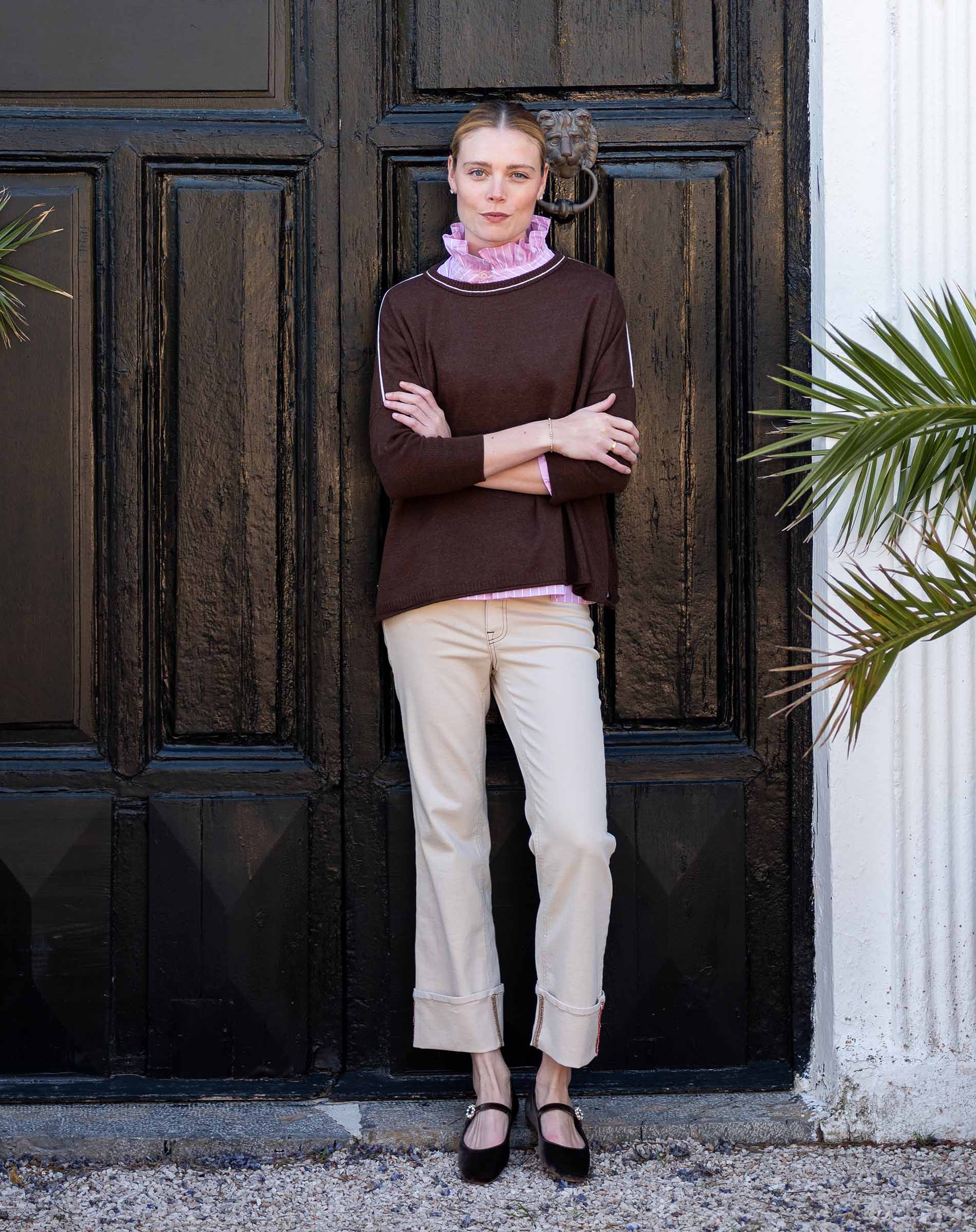 MERSEA women's travel-friendly women's travel-friendly coffee brown knit top with a contrasting cream-colored collar and hem.
