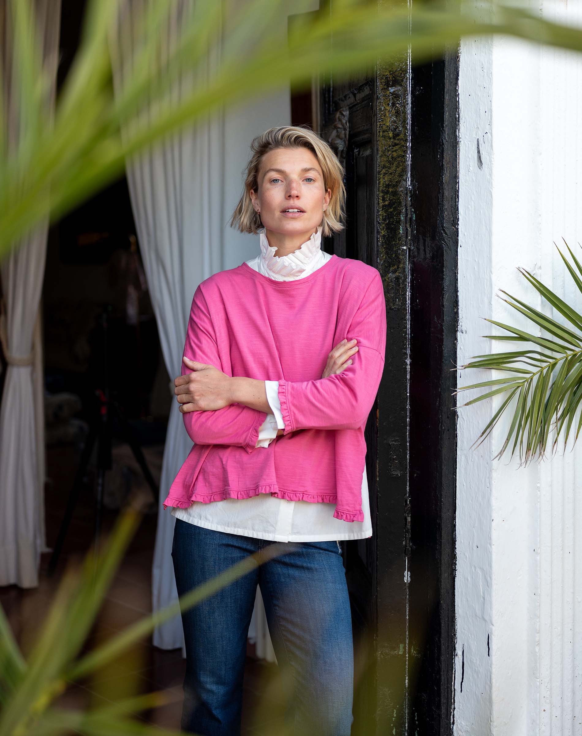 Ruffled tee in rapture rose with a ruffled hem and long sleeves.