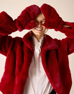 Ladies' travel-ready garnet faux fur mittens.
