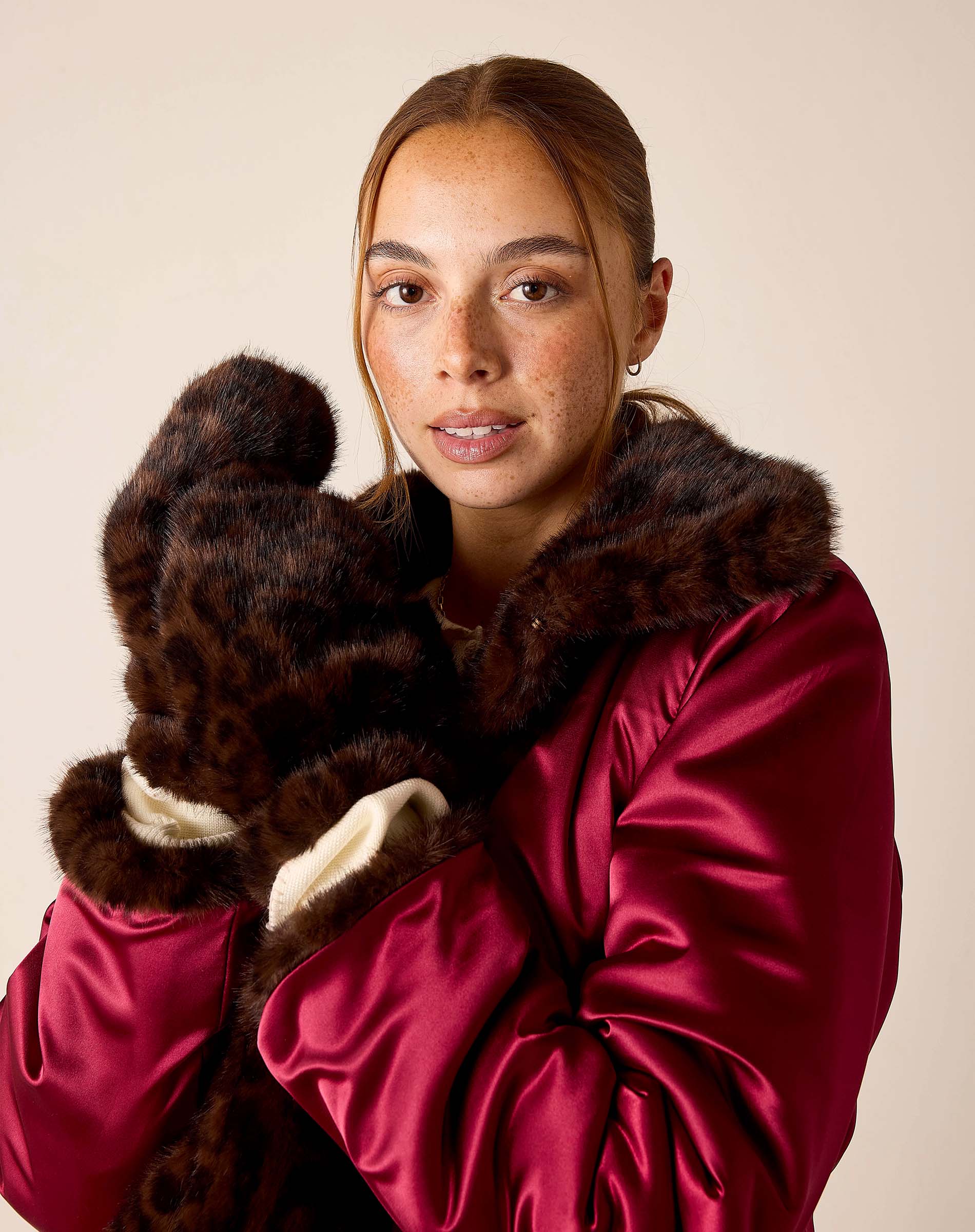 Leopard print faux fur mittens in dark brown and tan.