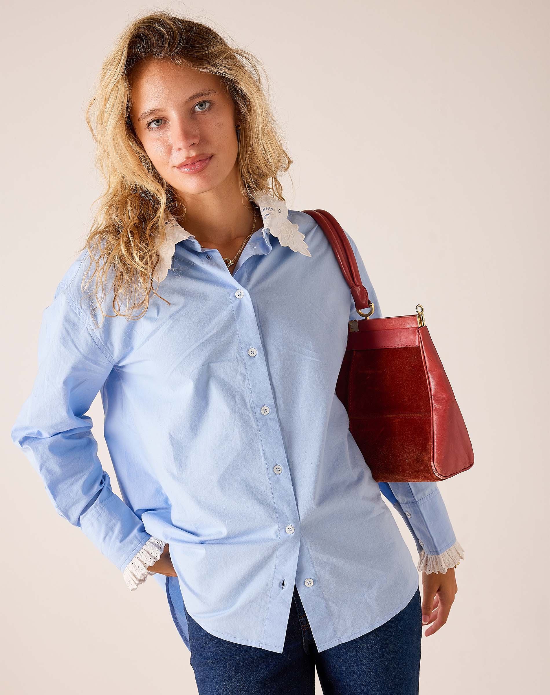 Women's travel-friendly bleu button-down shirt with a detachable lace-trimmed collar and ruffled cuffs.