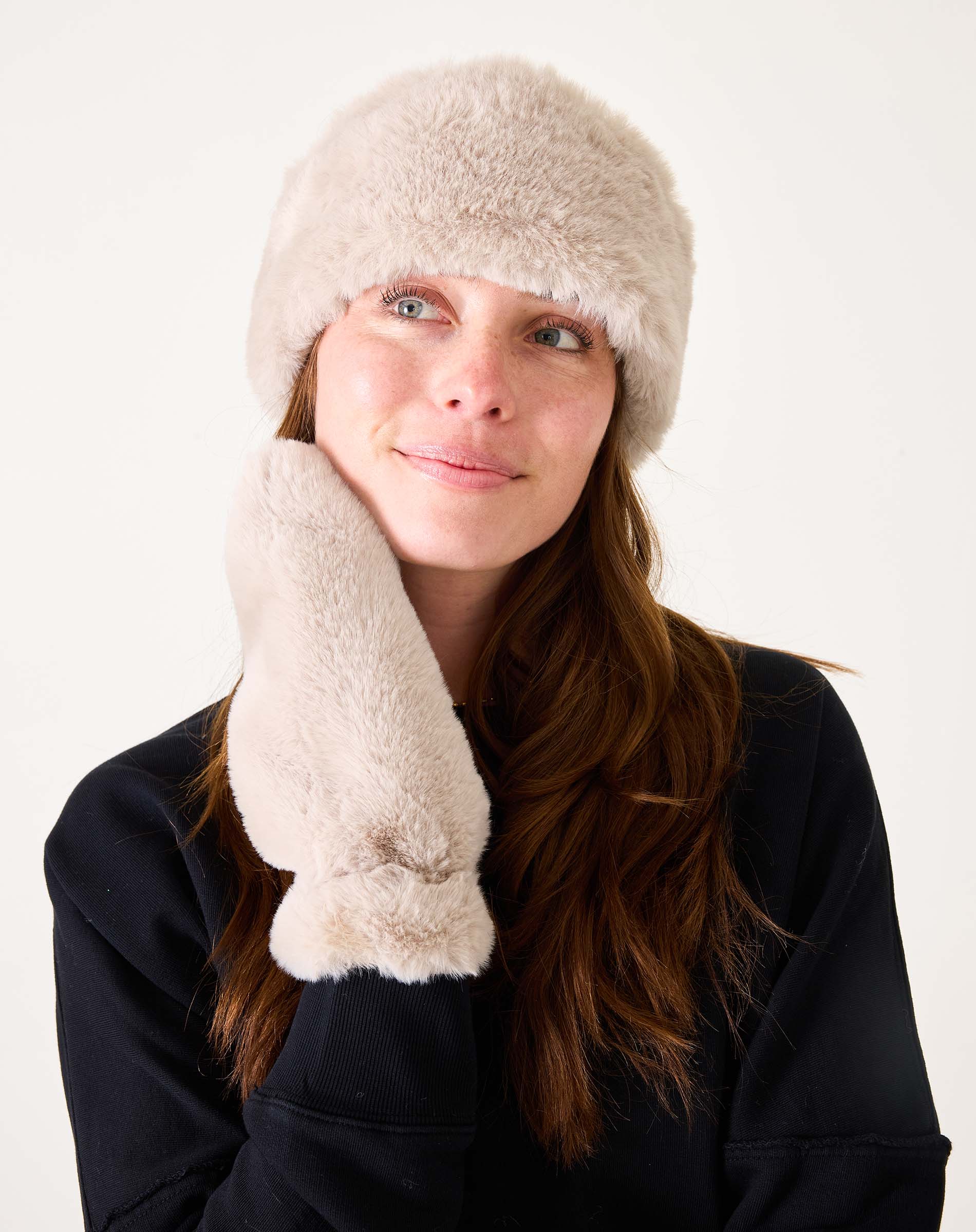 Oatmeal cream faux fur headband with a cozy aesthetic.