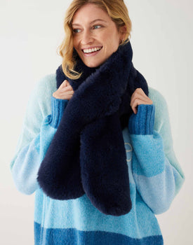 closeup of woman wearing mersea cozy cabin faux fur scarf in oxford blue