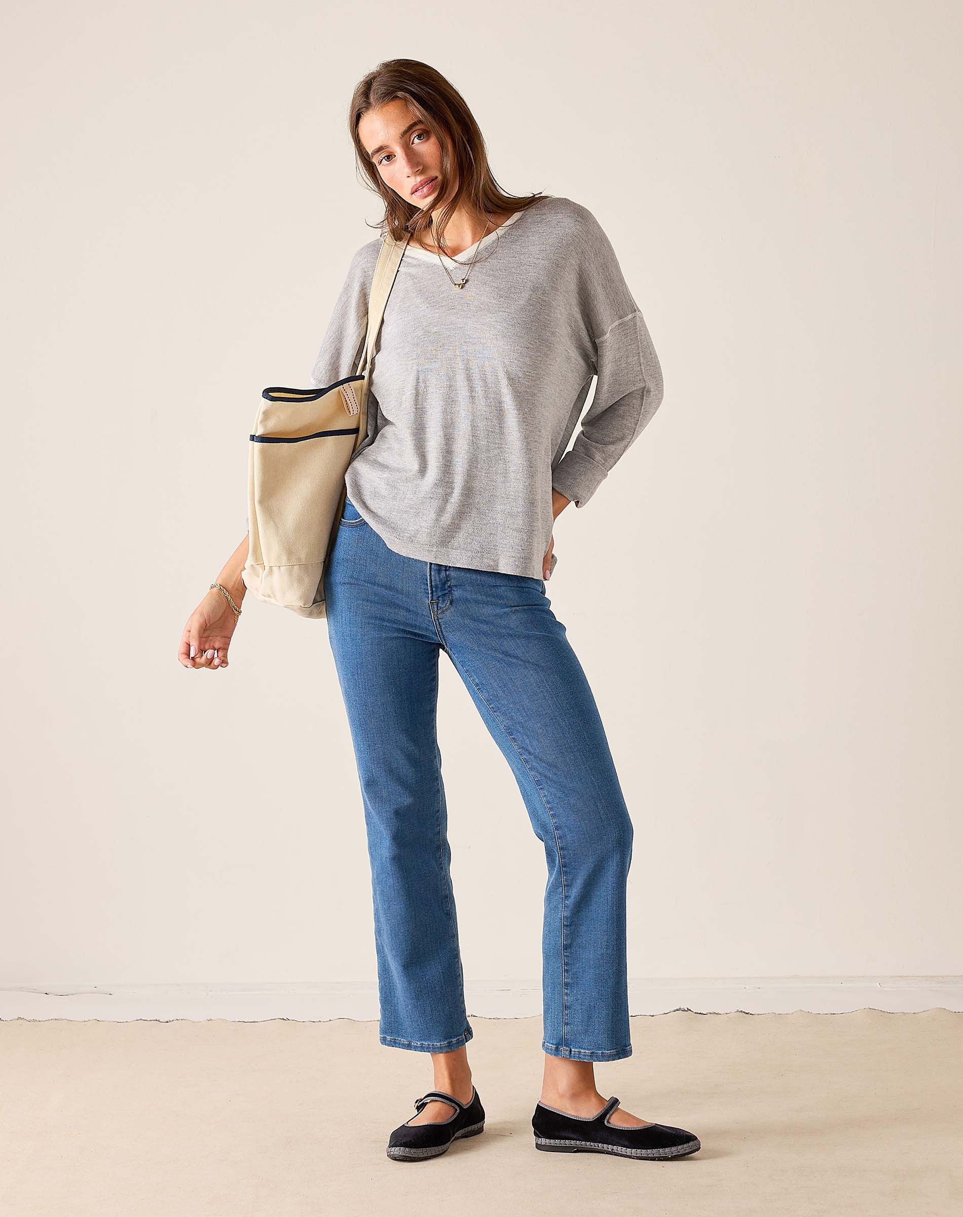 MERSEA ladies' travel-ready silver cloud v-neck knit top with long sleeves and a slouchy fit.