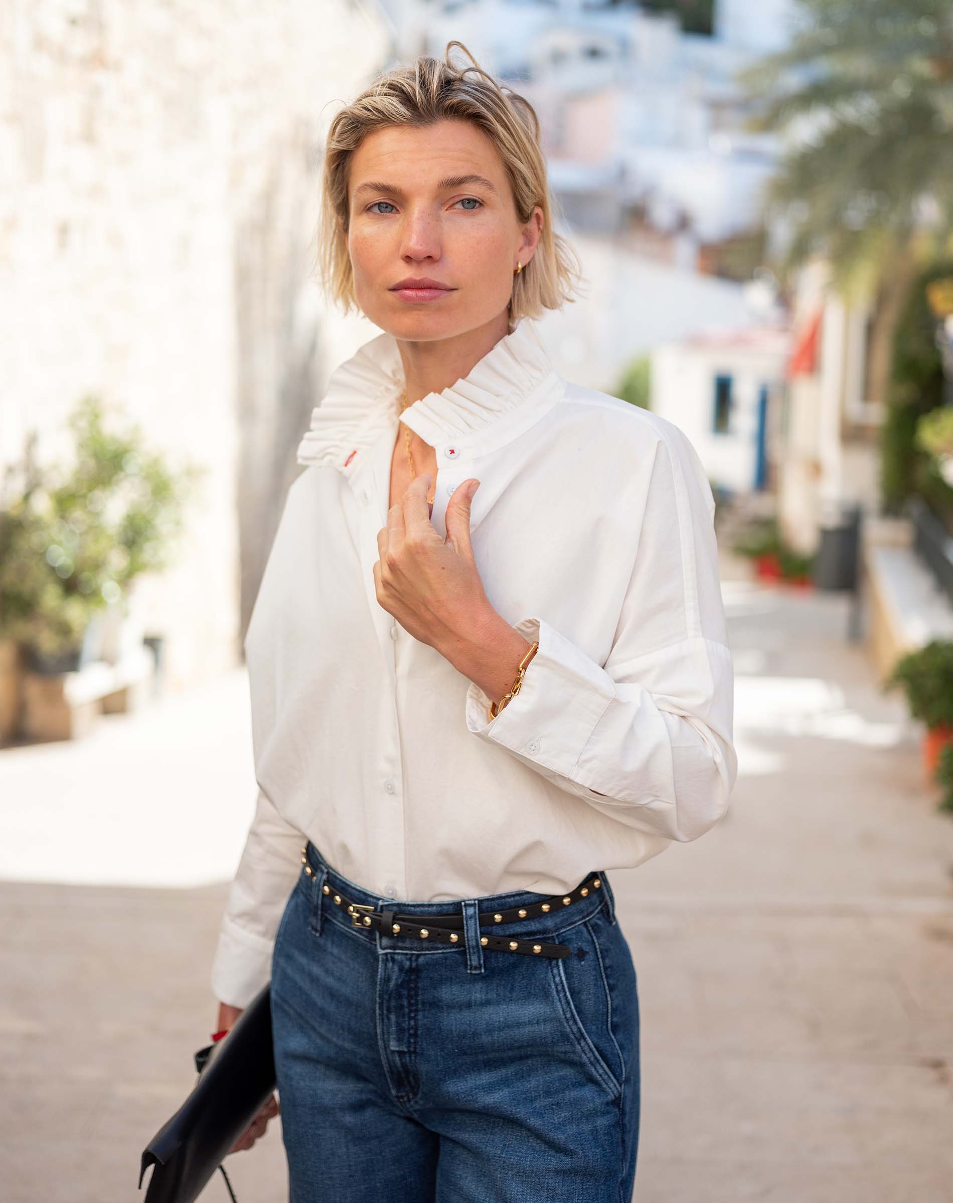 MERSEA ladies' travel-ready white Elizabethan collar top with ruffled detail and long sleeves.