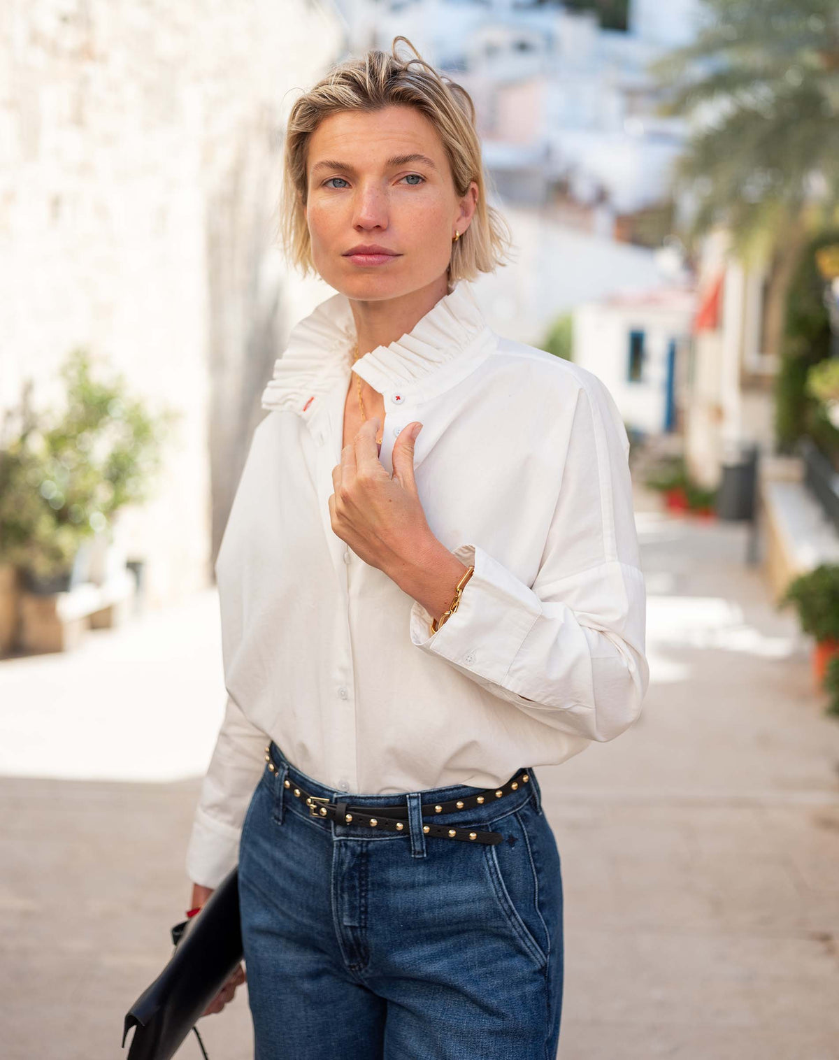 Ladies' travel-ready white ruffled Elizabethan collar blouse in cotton fabric.