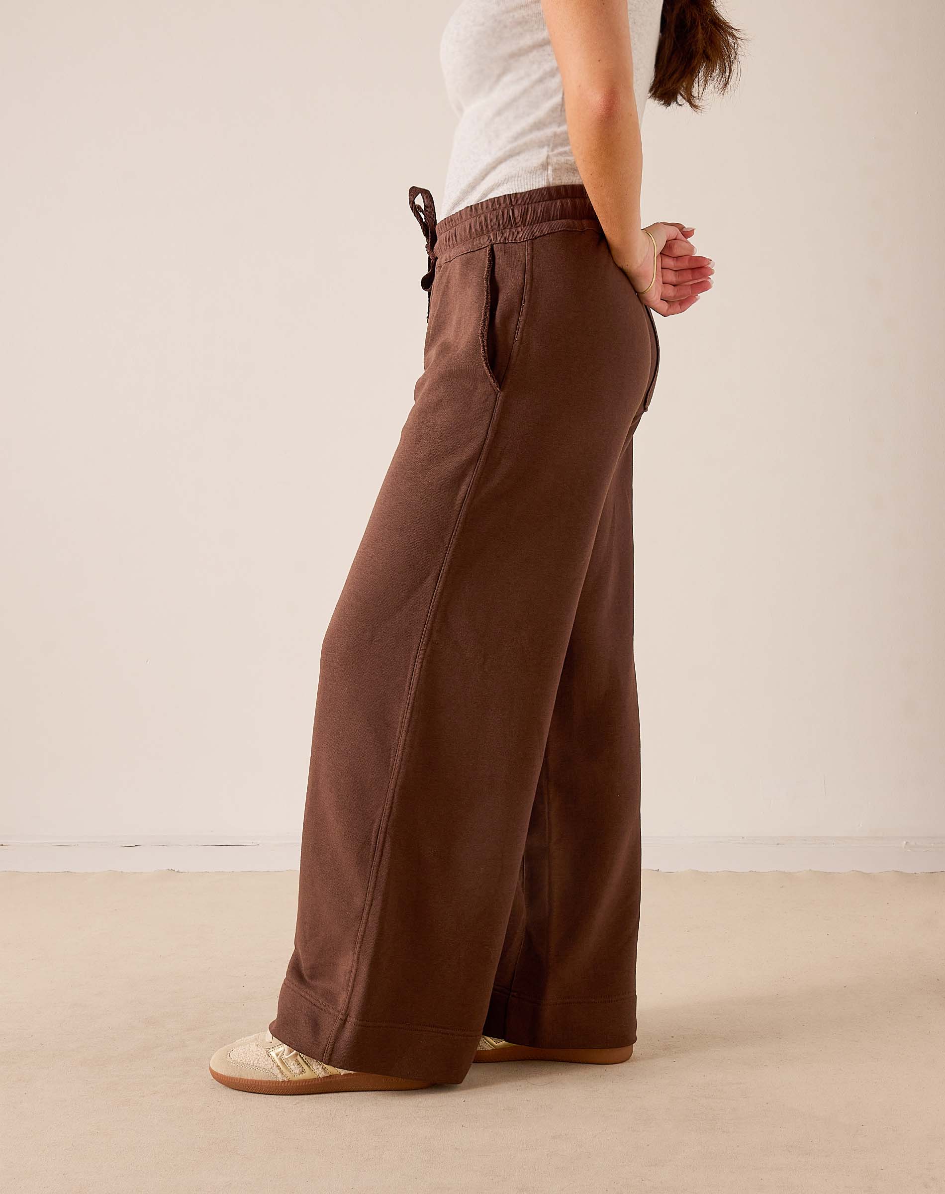 Espresso wide-leg pants in a soft knit fabric with an elastic waistband and side pockets.
