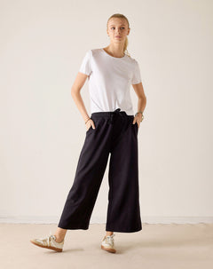 MERSEA ladies' travel-ready black Frenchie wide-leg pants with a high waist and cropped hem.