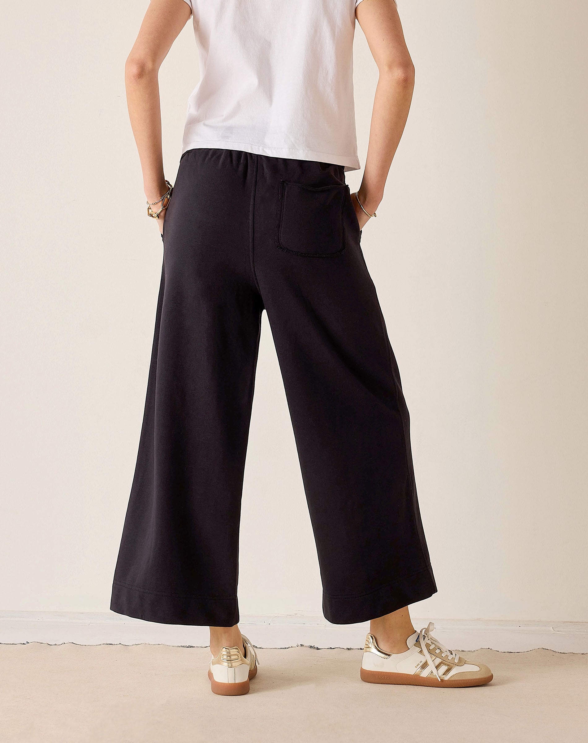 MERSEA ladies' travel-ready black wide-leg pants with a front pocket and high waist