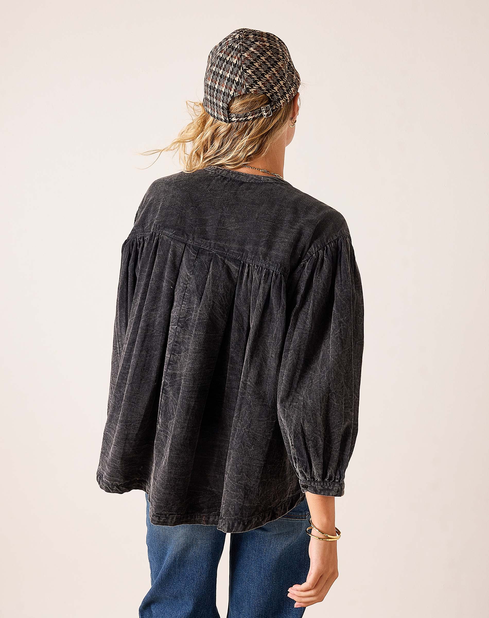 Back view of women's travel-friendly noir oversized linen-blend shirt with gathered puff sleeves and a relaxed fit.