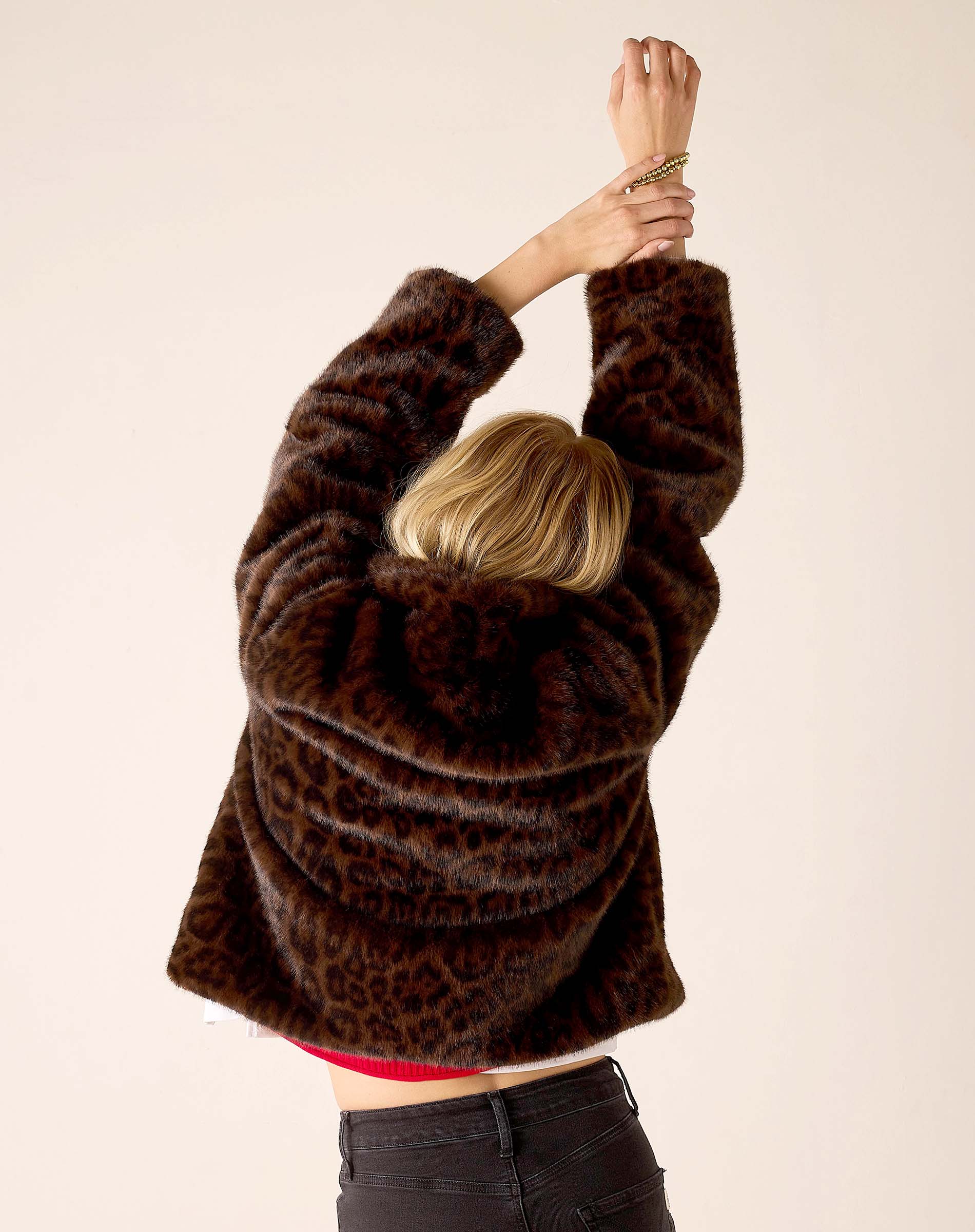 Leopard print faux fur jacket with a cozy oversized fit.