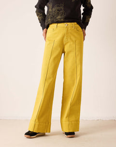 Mustard yellow wide-leg 5-pocket jeans with vertical seams and a relaxed fit.