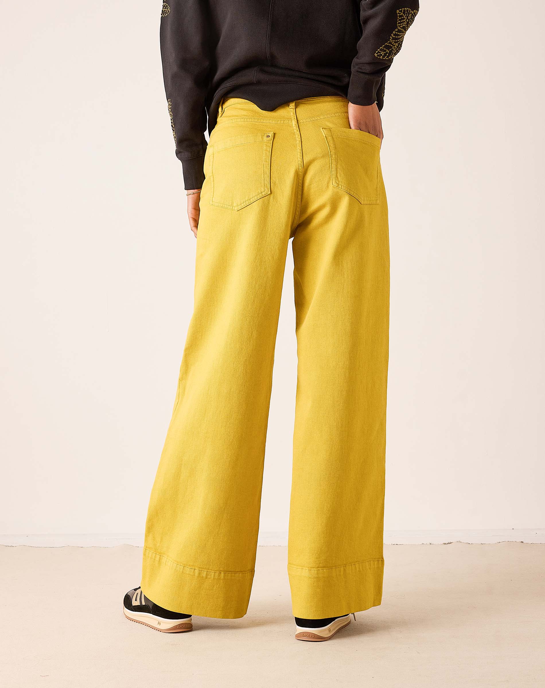 Mustard yellow wide-leg 5-pocket jeans in a soft, woven fabric with prominent pocket detailing.