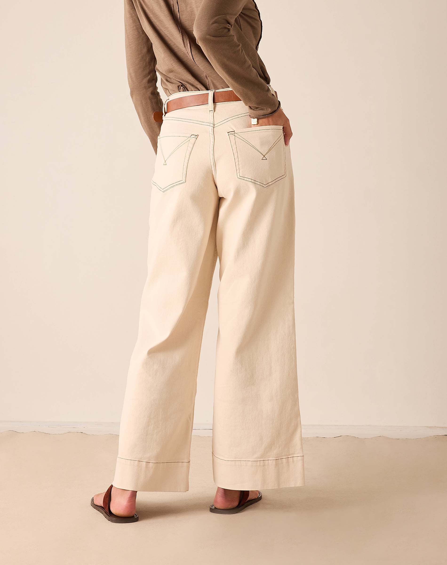 Oat-colored wide-leg pants featuring back pocket details and a clean, relaxed silhouette.