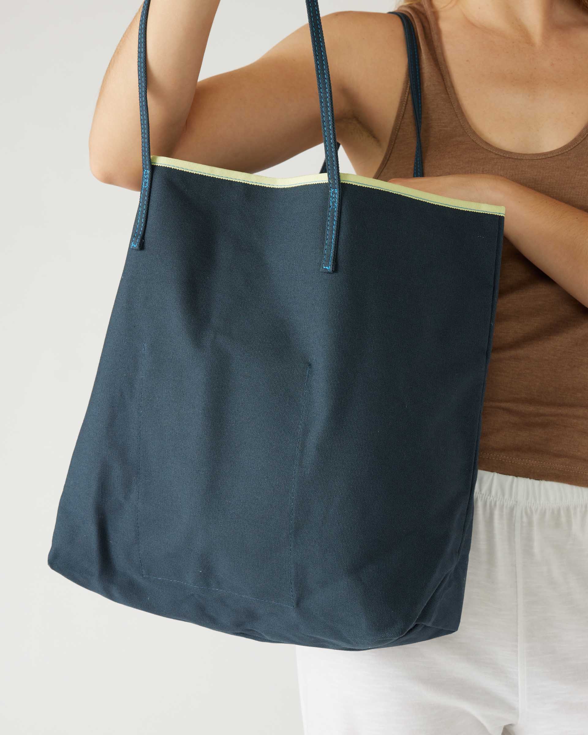 woman holding le canvas tote in navy