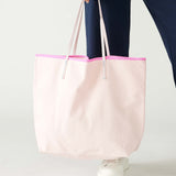 woman holding le canvas tote in pink