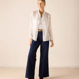 White double pocket button-up shirt in lightweight fabric