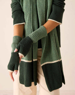 Forest green ribbed knit fingerless gloves and matching wrap.