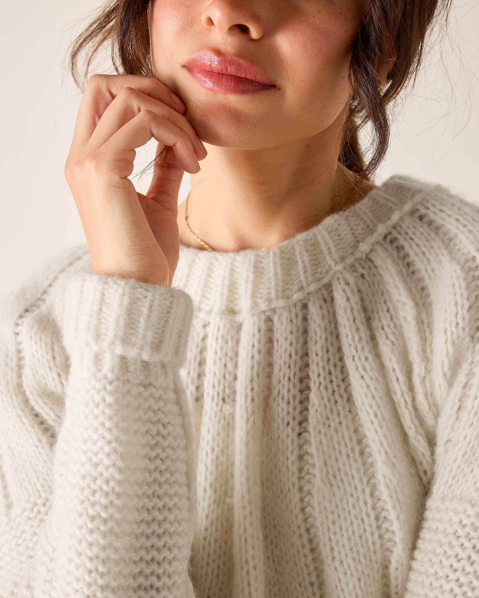 White cable knit rib sweater with ribbed trim.