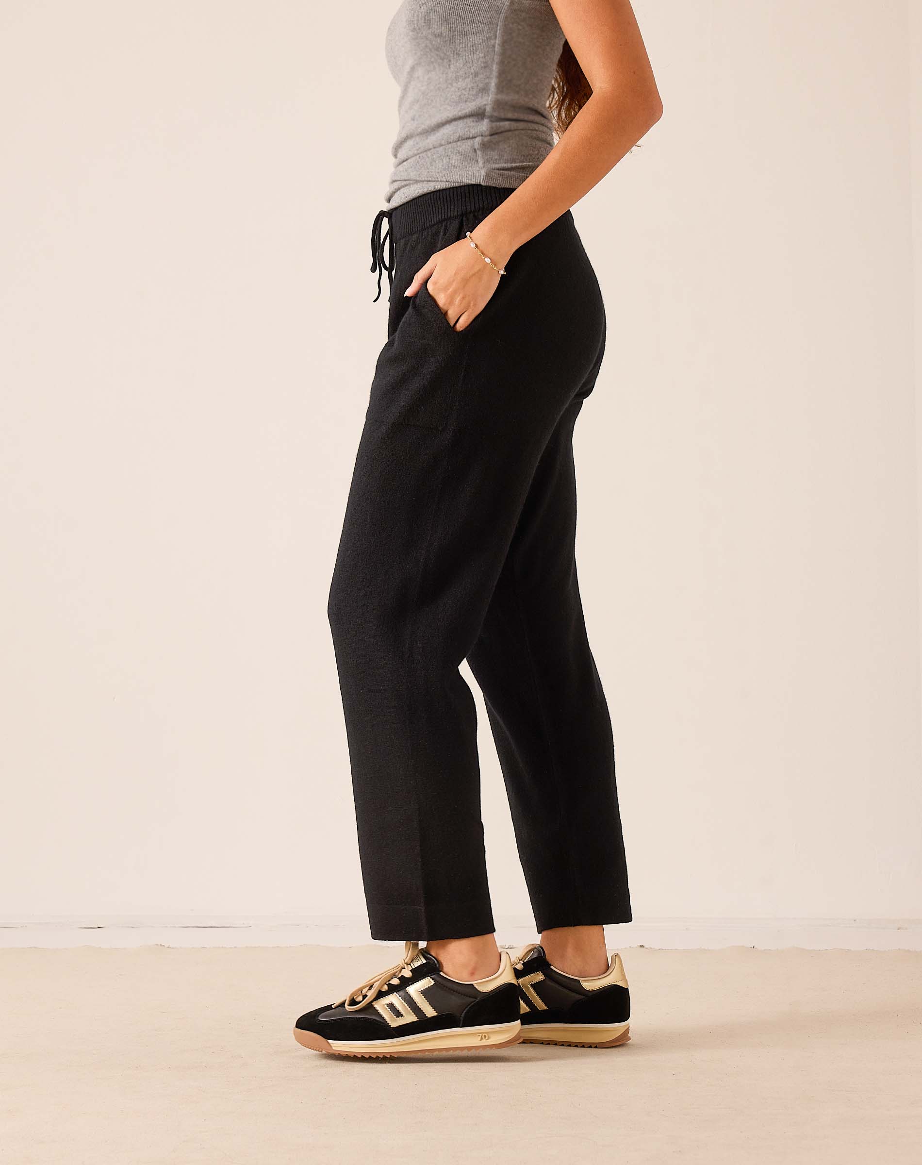 Black tapered cashmere pant with a relaxed fit and drawstring waist.
