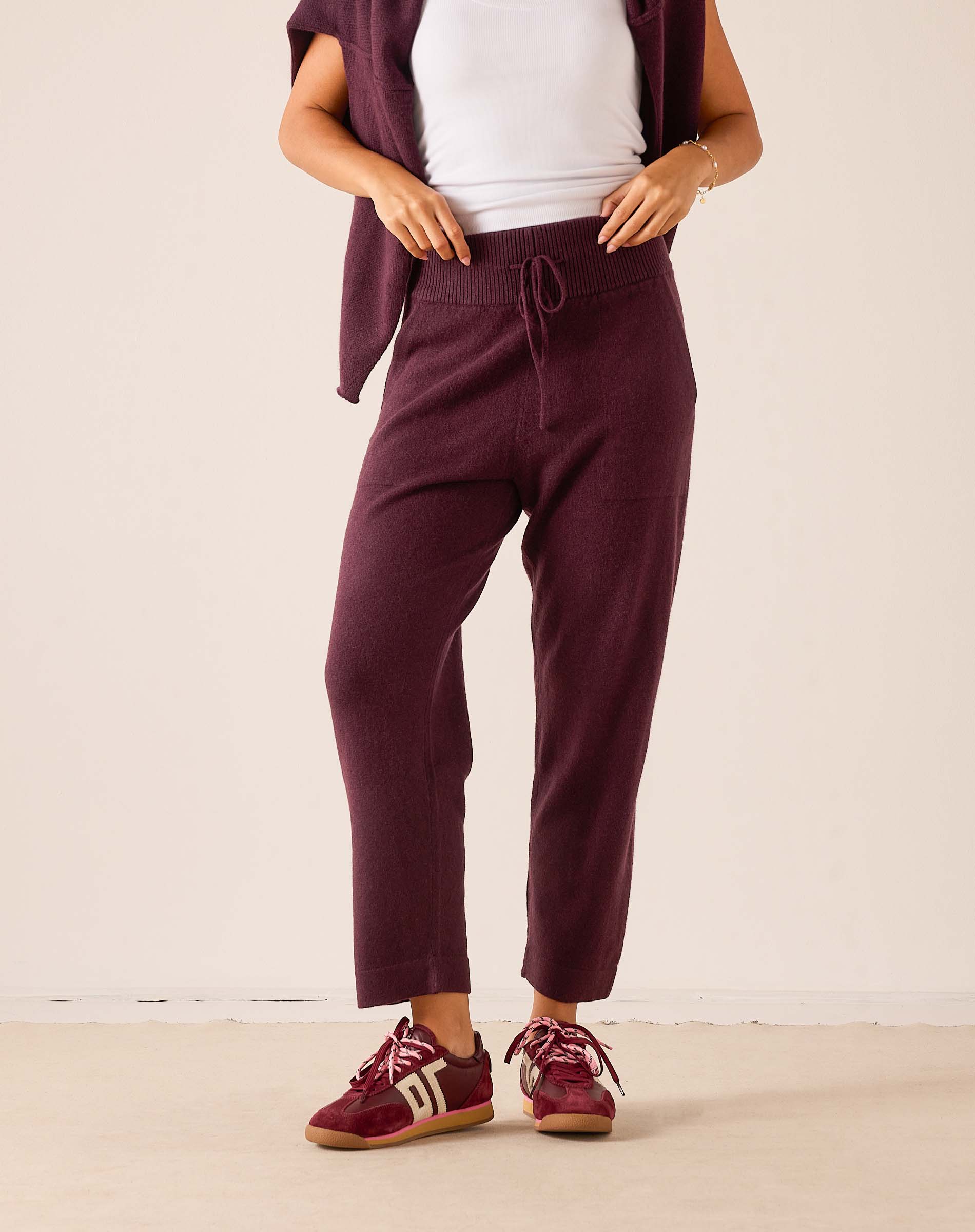 Plum cashmere tapered pant with an elastic waistband and drawstring detail.