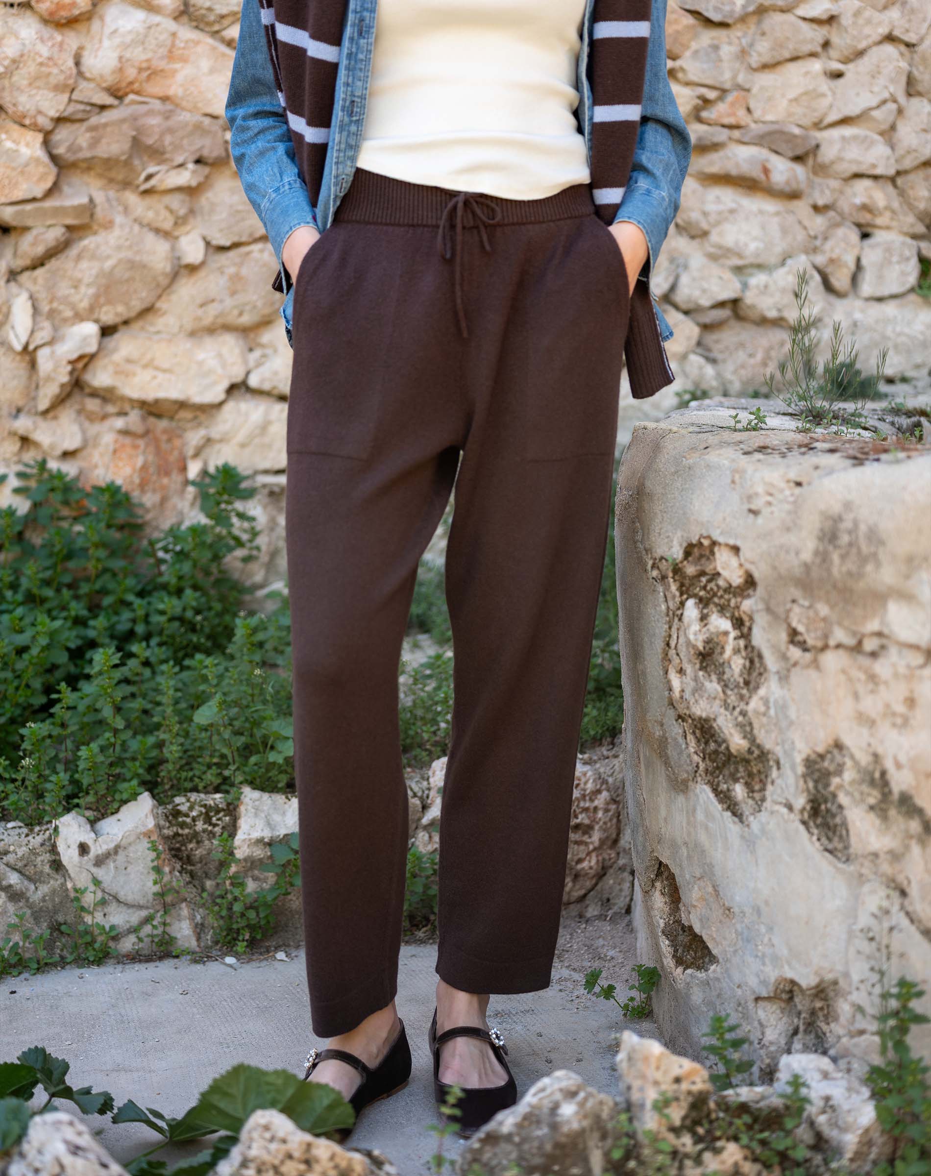 Truffle brown cashmere tapered pants with an elastic waistband and drawstring.