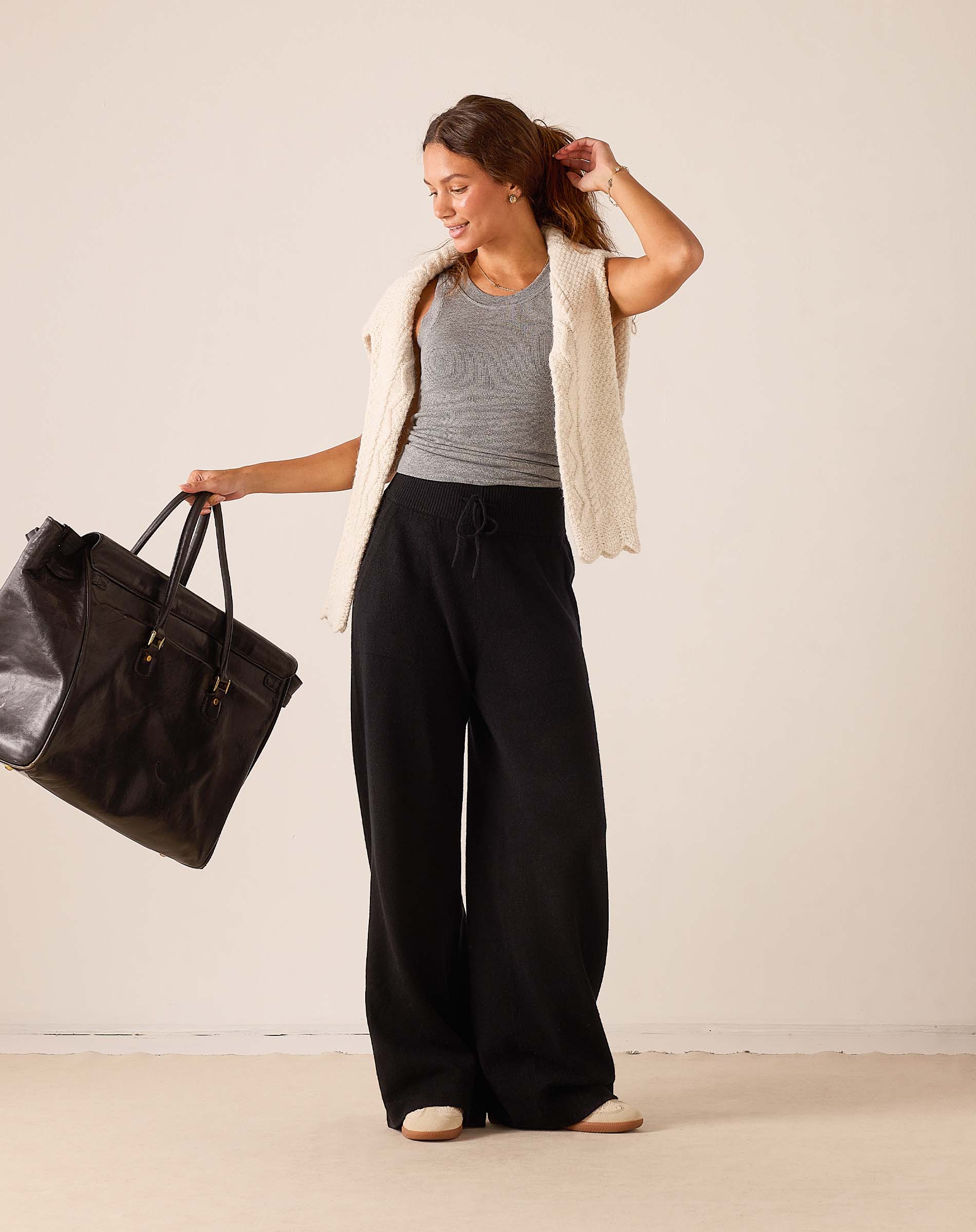 MERSEA ladies' travel-ready black wide-leg cashmere pants with a comfortable drawstring waist.