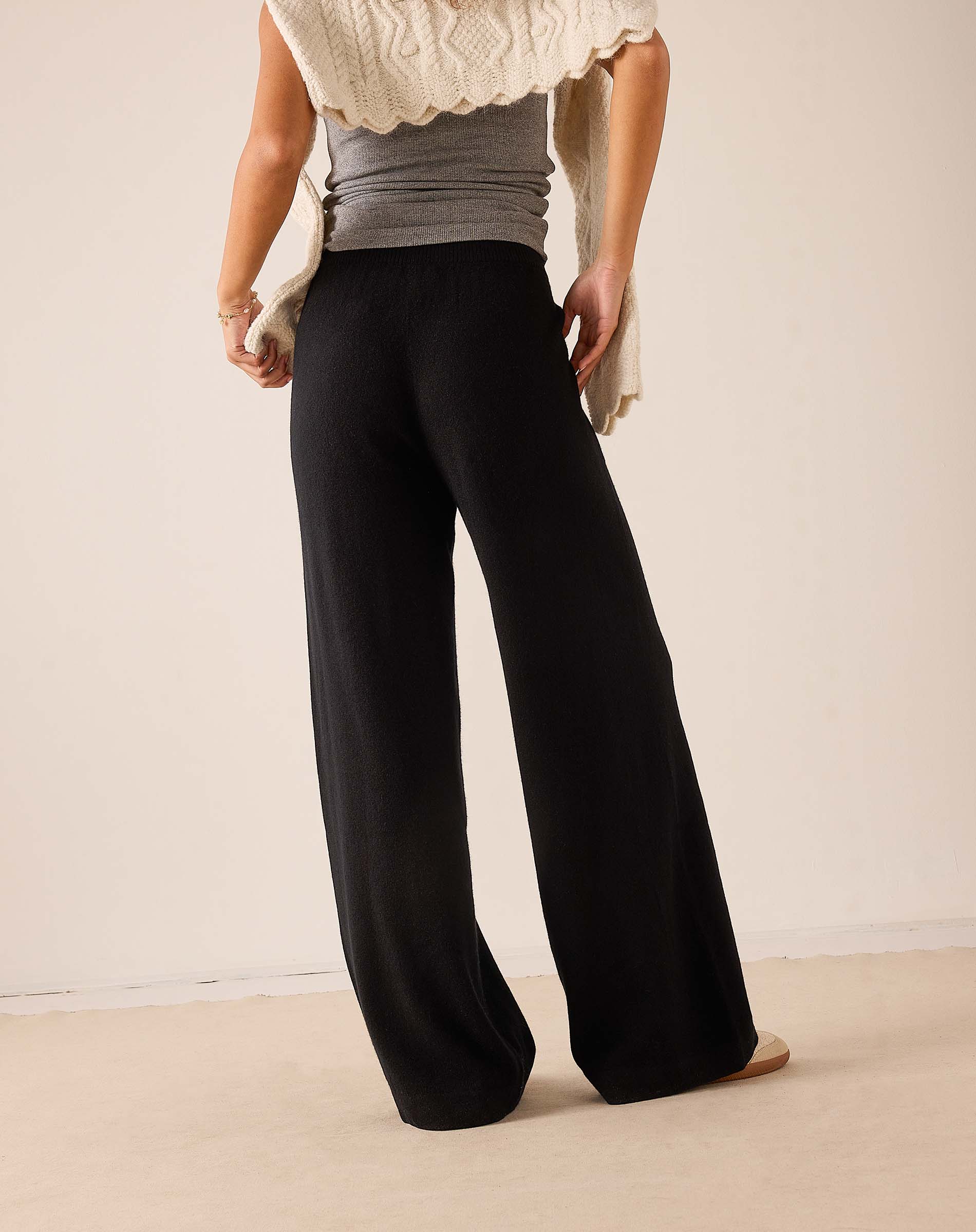 Black wide-leg cashmere pants featuring a soft knit finish.