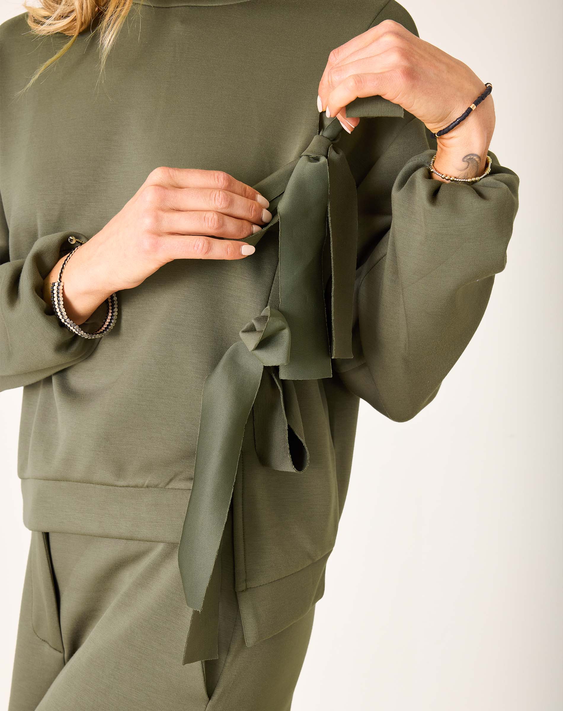 Women's Soft Scuba Bow Sweatshirt Travel Set