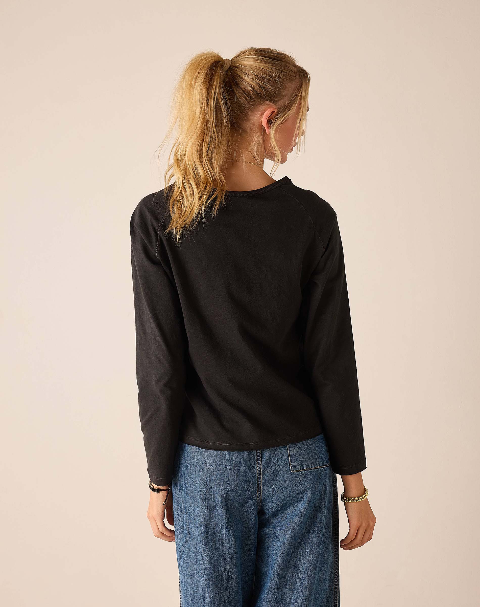 Back view of women's travel-friendly graphite gray raglan tee.
