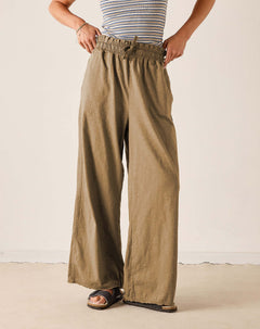 Nutmeg wide-leg linen-blend pants with an elastic drawstring waistband.