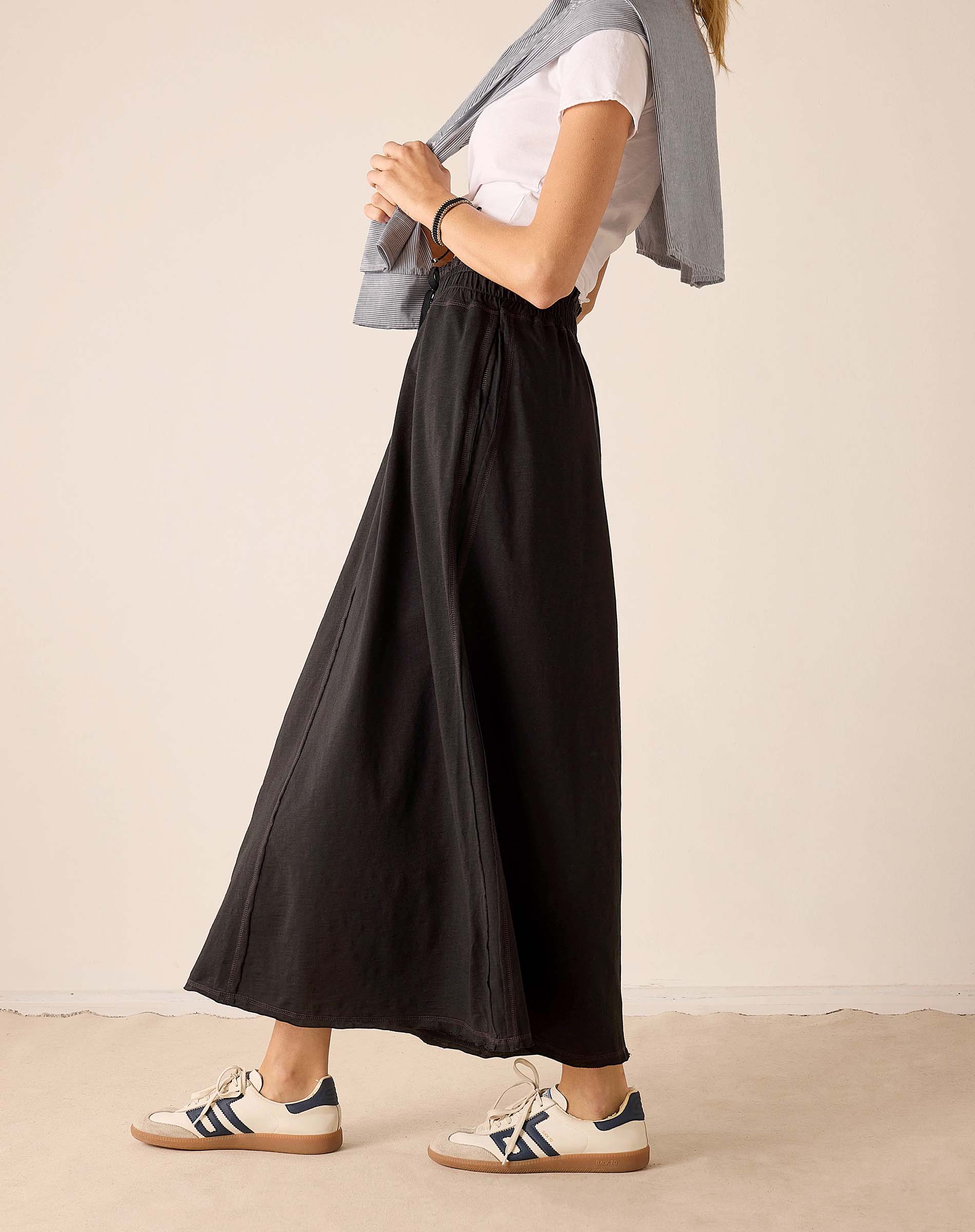 Graphite maxi skirt in a flowy linen blend with an elastic waistband and wide hem.