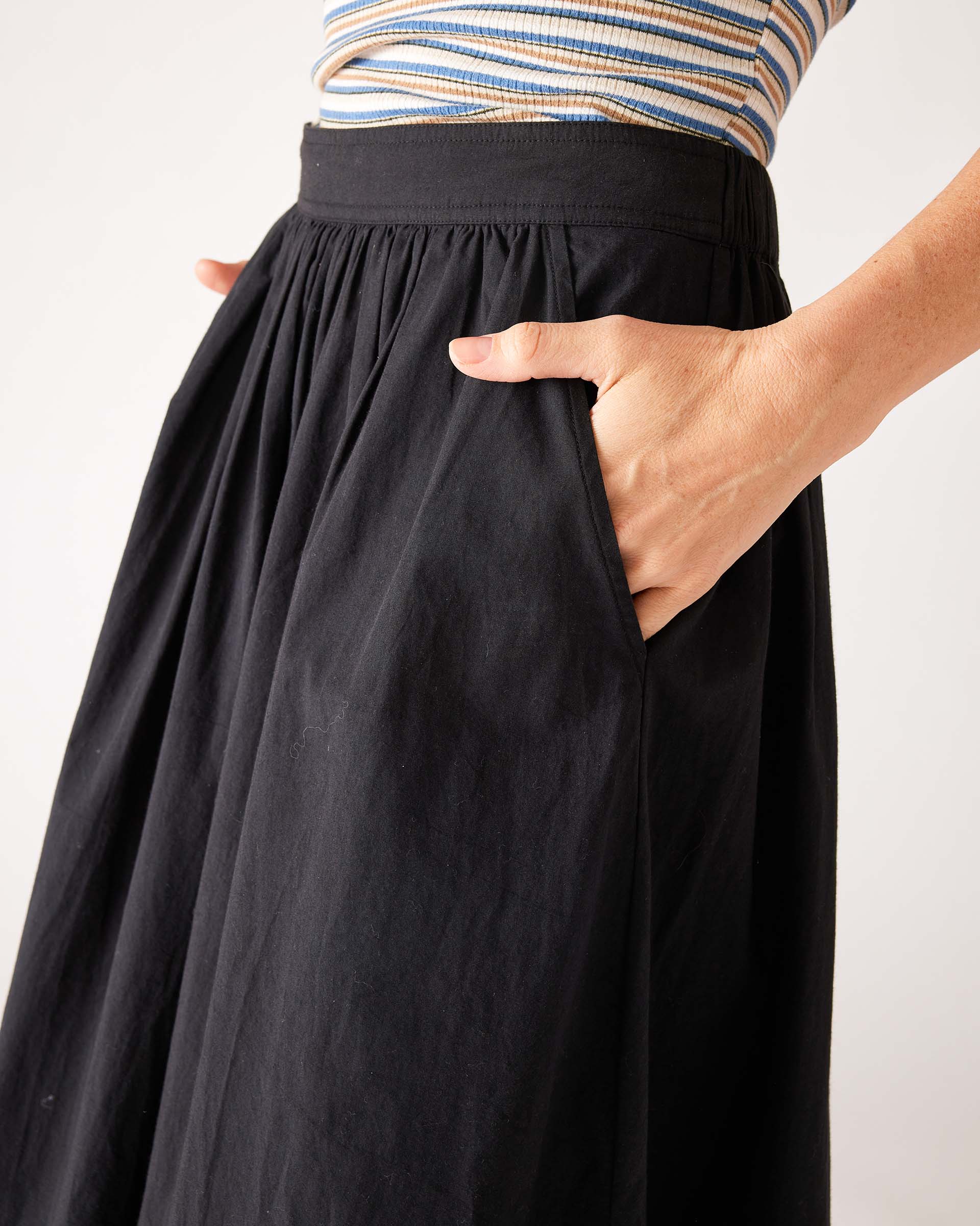 Women's Black Maxi Skirt Side Pocket Detail