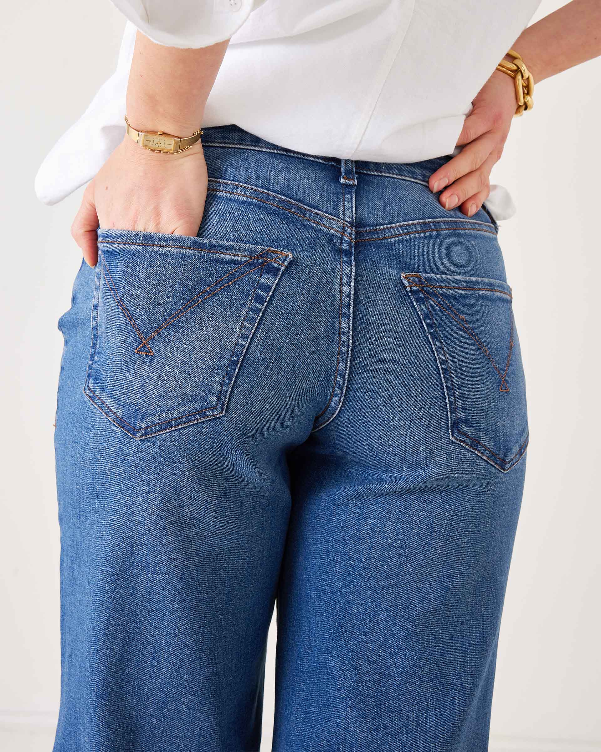 Women's Light Wash Wide Leg Jeans Perfect for Fall