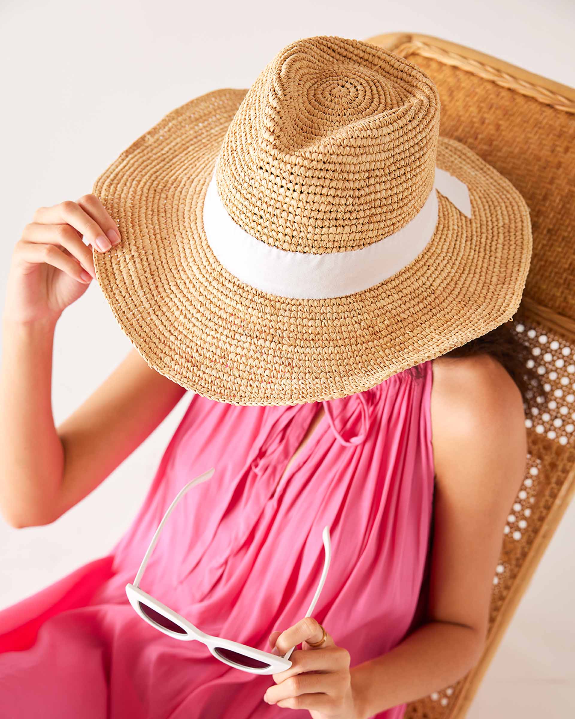 Women's One Sized White Chambray Adjustable Wire Brimmed Seagrove Rafia Straw Beach Hat Top View 2