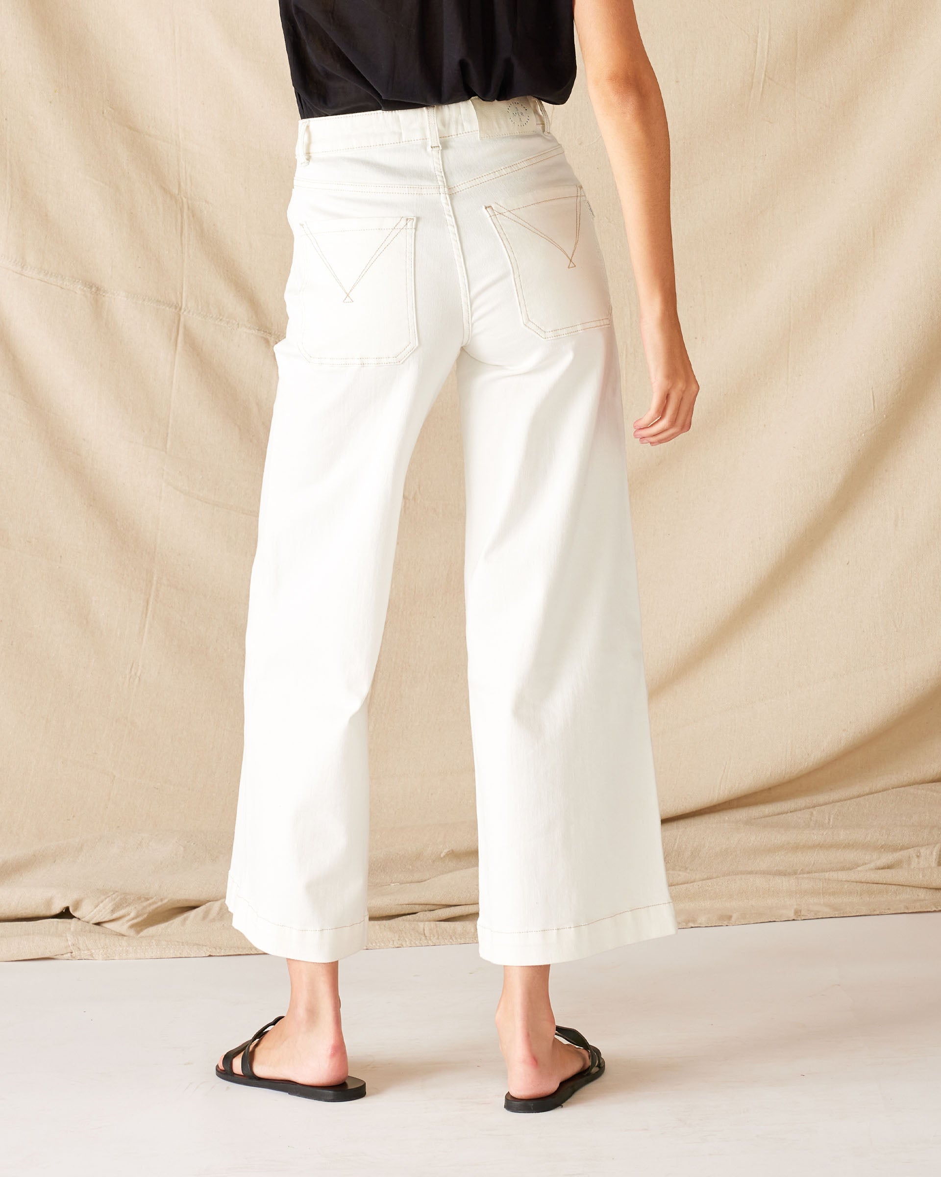 Women's Patch Pocket Stretchy Cropped Wide Leg White Jeans Rear View Back Pocket Detail