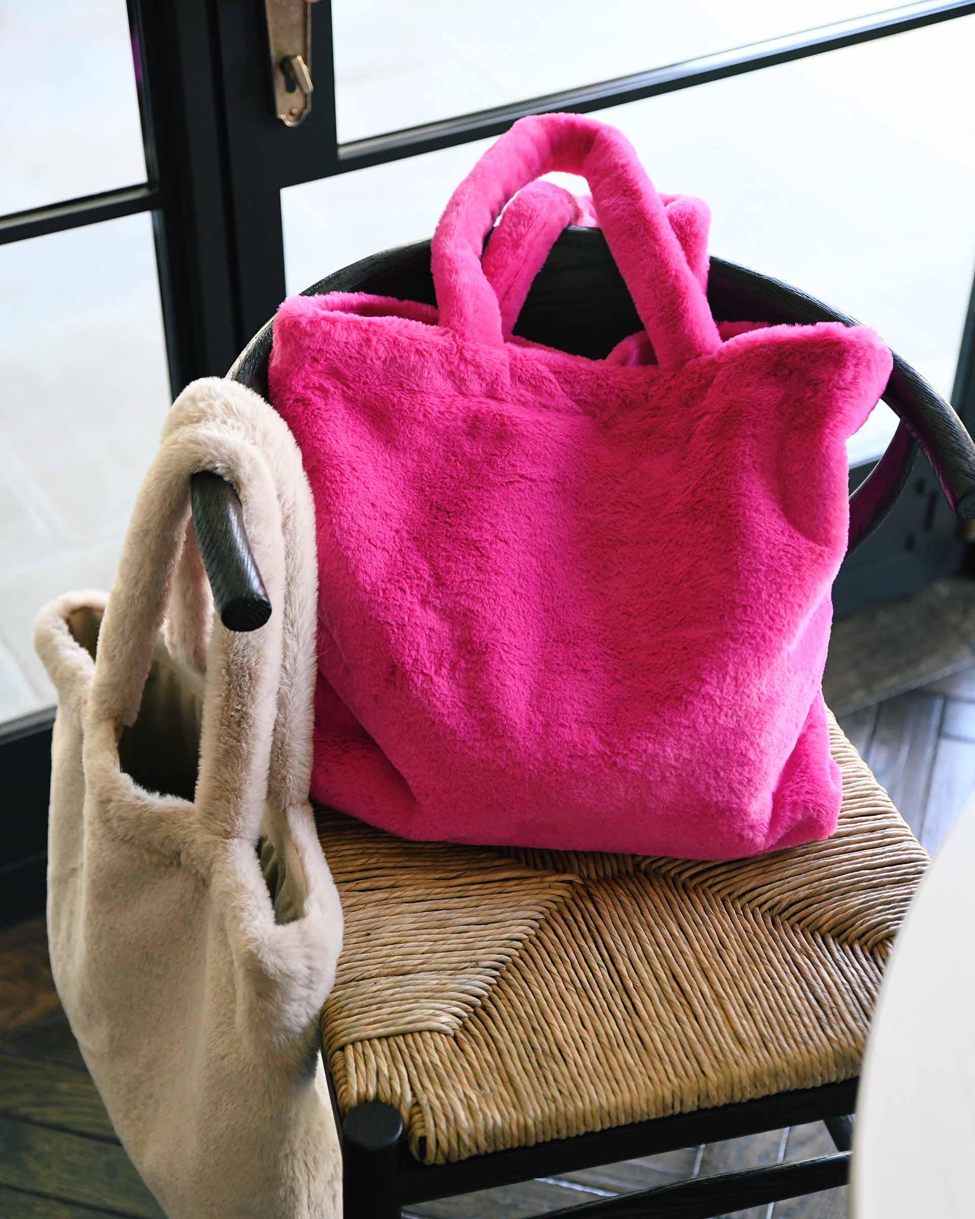 Women's Faux Fur Tote Bag with Pockets