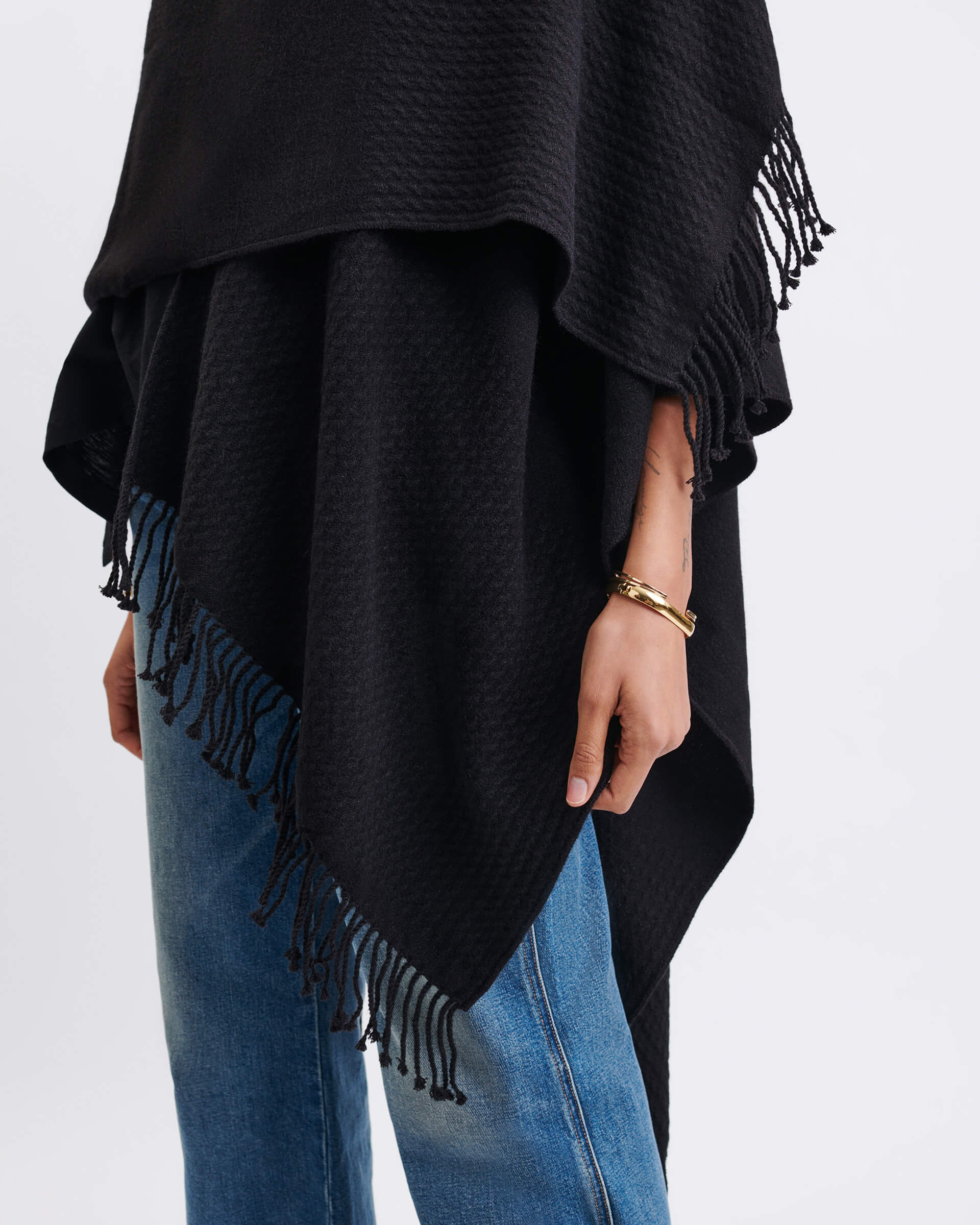 Women's One Size Black Travel Wrap Side View Detail